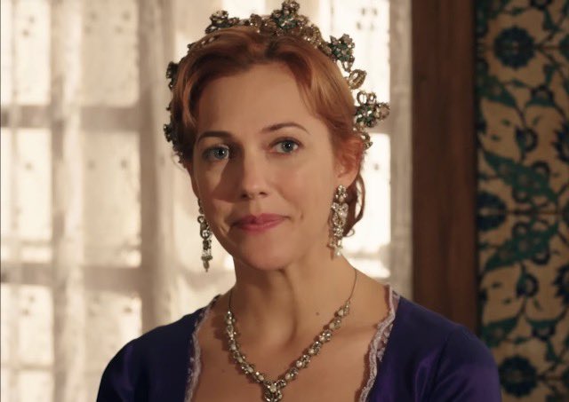 Hürremin niye bu kadar sevildiğini anlıyorum kadın resmen o dönemin akpsi

- güce tapma
- her günahı işleyip cami yaptırma
- rakiplerini vatan haini ilan etme
- bol bol dini kullanma
- torpil ve rüşvetle gemisini yürütme