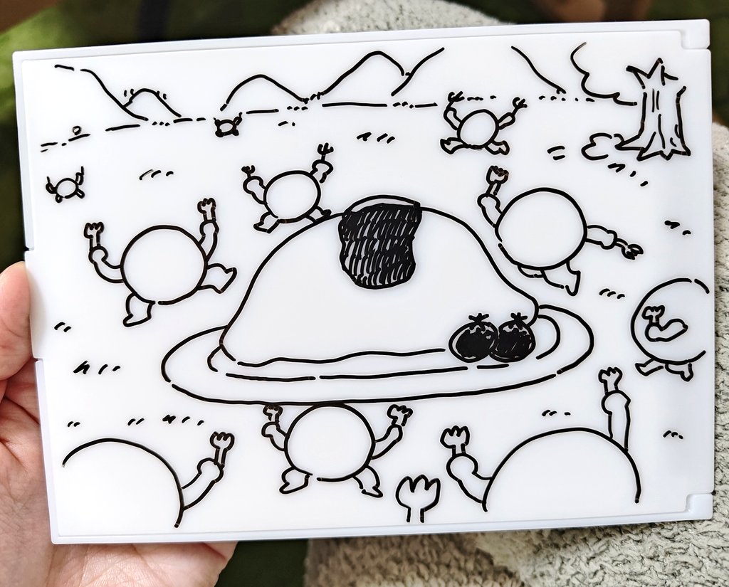 100均の手鏡、無地だかららくがきし放題で最高だ 