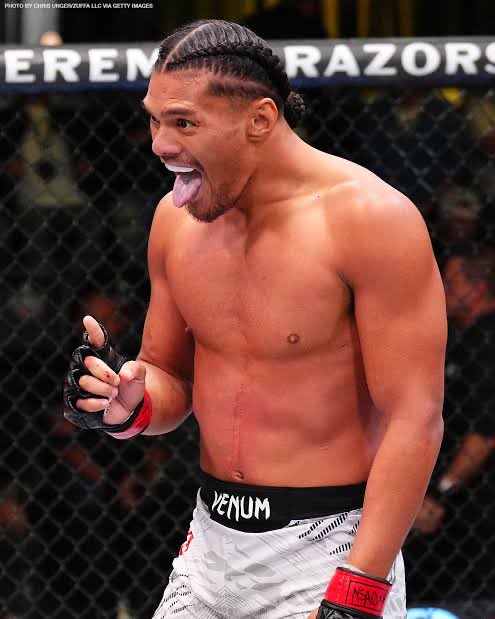Idont_miss_pcks's tweet photo. TAFA VS ELEKANA BET
Junior Tafa, solid kick-boxer, not an MMA fighter. Elekana, well rounded MMA fighter. Tafa very low grappling ability, but if it is a striking match it could be closer. Expect Elekana to mix a nice MMA W
Elekana - parlay piece
#UFC325 #mmatwitter #mmmax https://t.co/tShIt9muAk