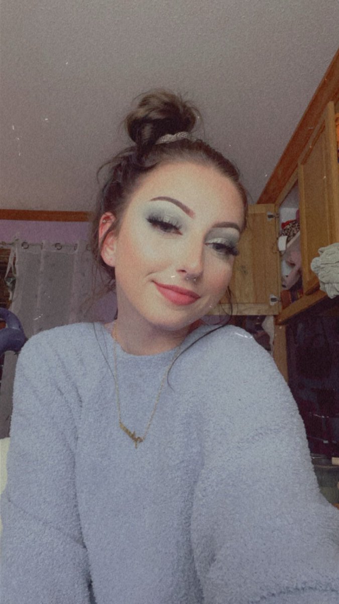 mistresshannaaa's tweet photo. Stuck inside because of this snow storm. Send ur wallet to keep me entertained 

Findom https://t.co/ew9rsxQMXj