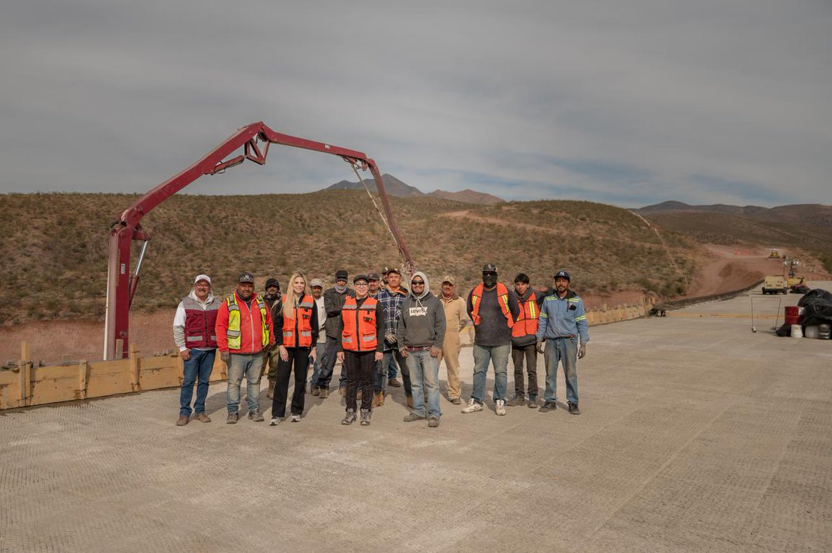 palomateranv's tweet photo. Nuestra Presidenta @Claudiashein y el Gobernador @AlfonsoDurazo , el día de hoy inaugurarán la carretera Bavispe – Nuevo Casas Grandes, una obra histórica para la región serrana.

Con una inversión de 1,859 millones de pesos, beneficiará a cientos de miles de sonorenses, mejorará la conectividad y fortalecerá el desarrollo de nuestro estado. #SonoraSeTransforma