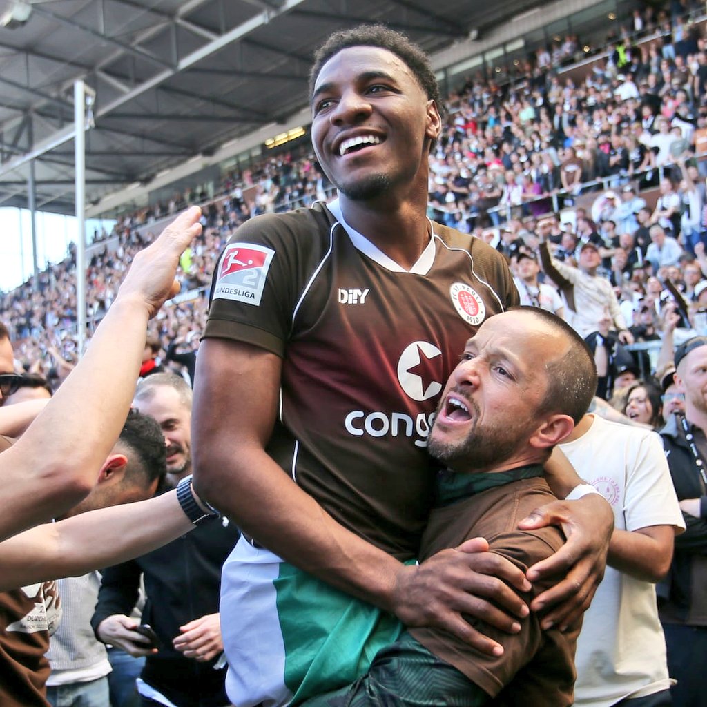 RoversXtra's tweet image. 🚨 | BREAKING: Blackburn Rovers close to Dapo Afolayan permanent deal. 

The medical is ongoing.

[@AndyBayes]

#BRFC | #Rovers