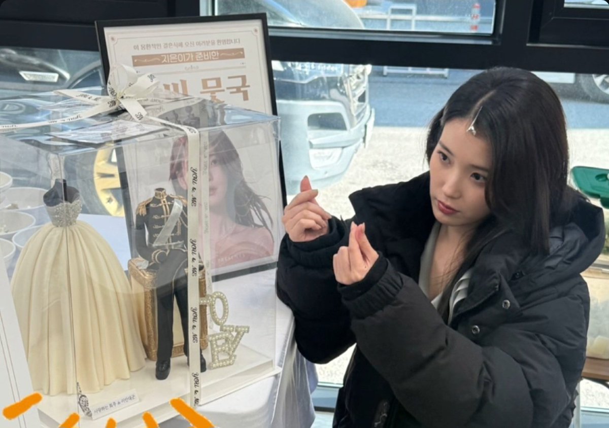 헐 홍애나 보냈던 이게 의상 케이크였대요😲👍 (나만 지금 알았나🫣) 넘예💖

instagram.com/p/DUJ3Z7tk-Nx/