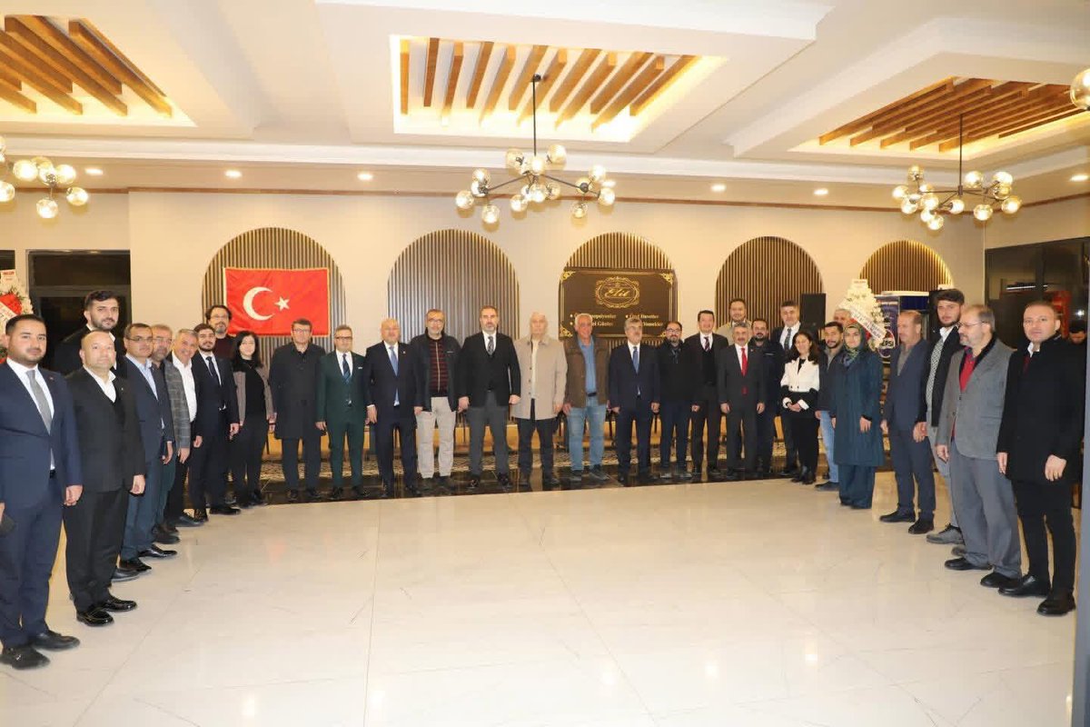 AK Parti Genel Başkan Yardımcısı, AR-GE ve Eğitim Başkanı Sayın Mustafa Şen’in katılımlarıyla gerçekleştirilen ve sivil toplum kuruluşlarımızın kıymetli temsilcilerinin bir araya geldiği toplantıya, derneğimiz adına Dernek Başkanımız Sayın <a href="/birsengunay02/">Birsen Günay</a> katılım sağladı.