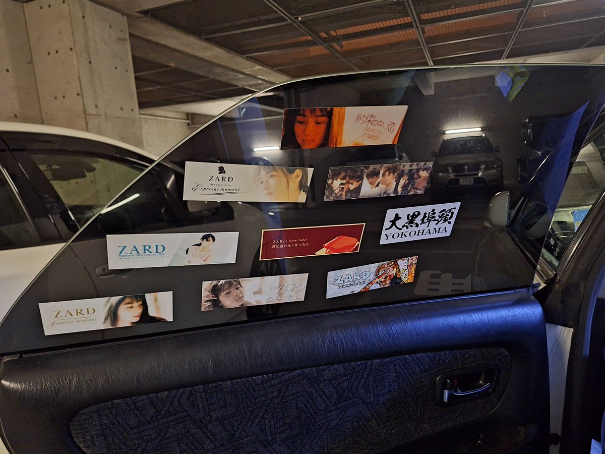 箱ステと大黒ふ頭ステッカーとteamステッカー剥がした