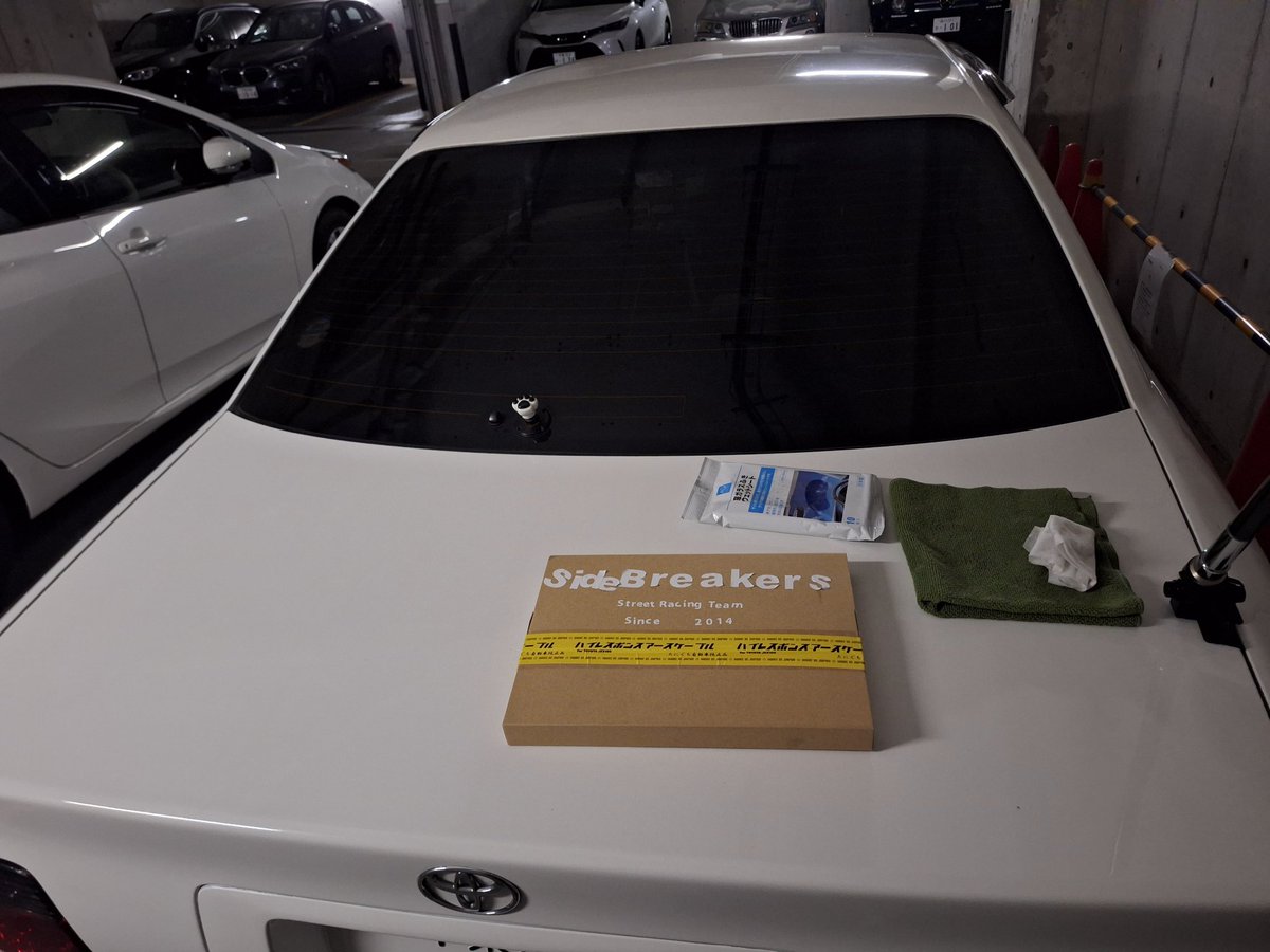 箱ステと大黒ふ頭ステッカーとteamステッカー剥がした