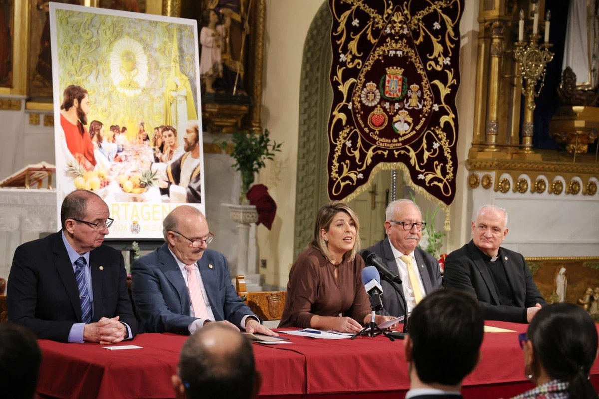 Calis_Oficial's tweet photo. 📸Cartagena presenta el cartel que anunciará la Semana Santa de 2026, una obra que habla de lo que somos y de la responsabilidad de conservar una tradición que forma parte de nuestra identidad colectiva. https://t.co/yhyjpvIFEN