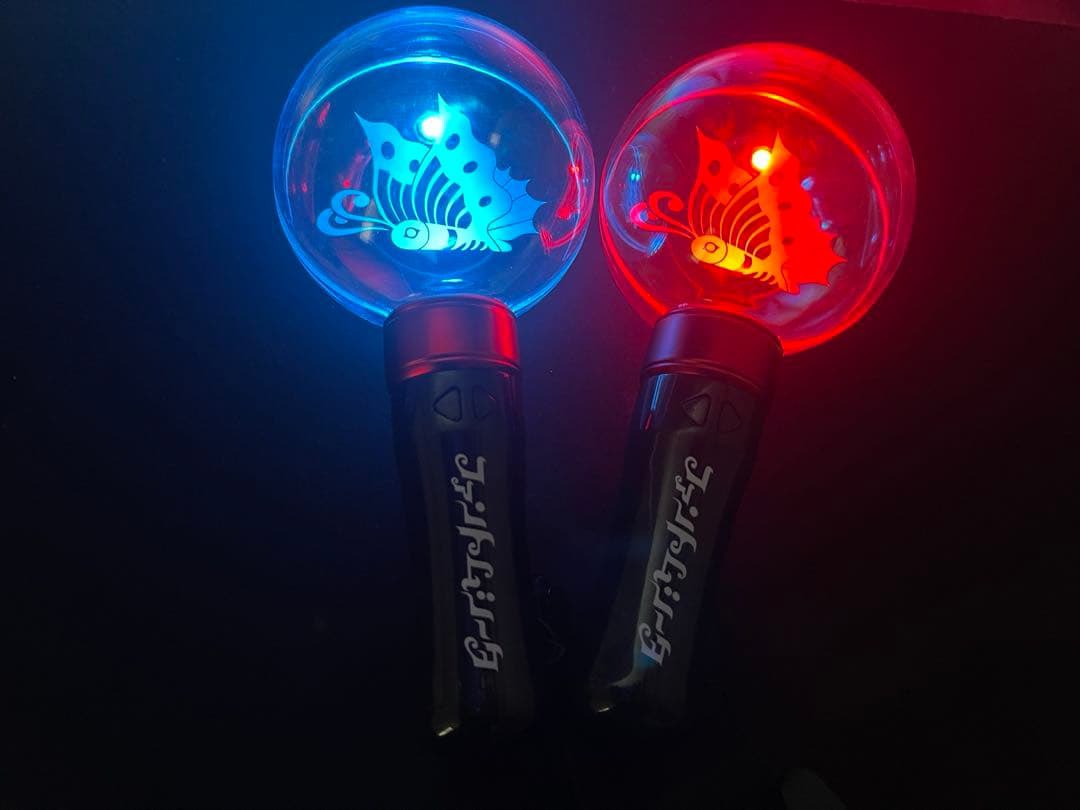 Adoちゃんのペンライトは可愛い。魔法のステッキ感。（上段