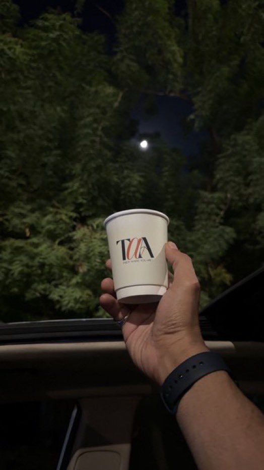 ما لي أنيس الا النجوم أو نور وضاح القمر .❤️