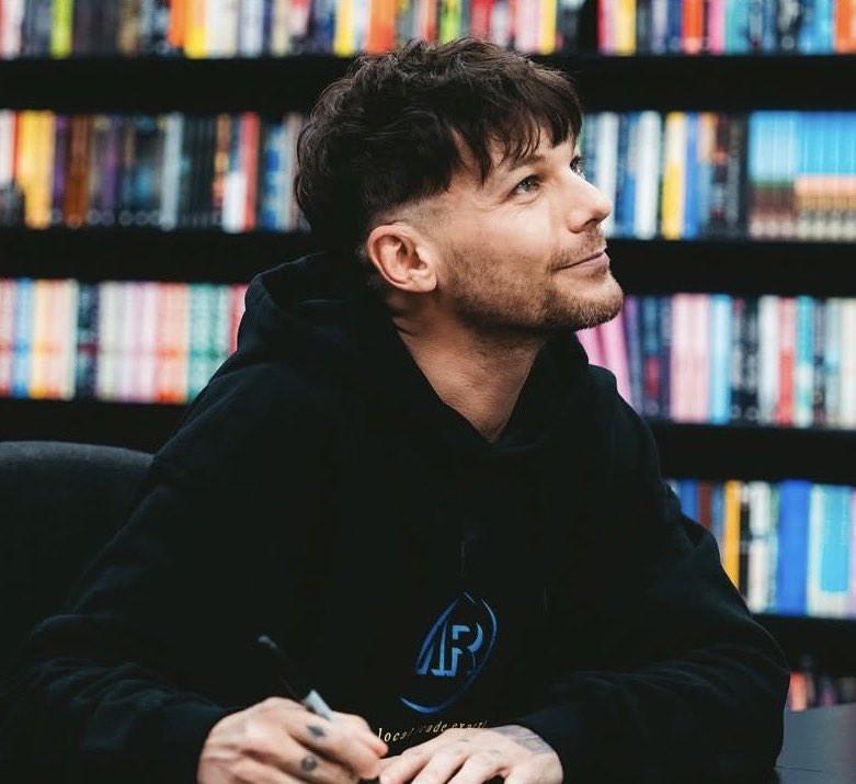 blü ☽ tweet media