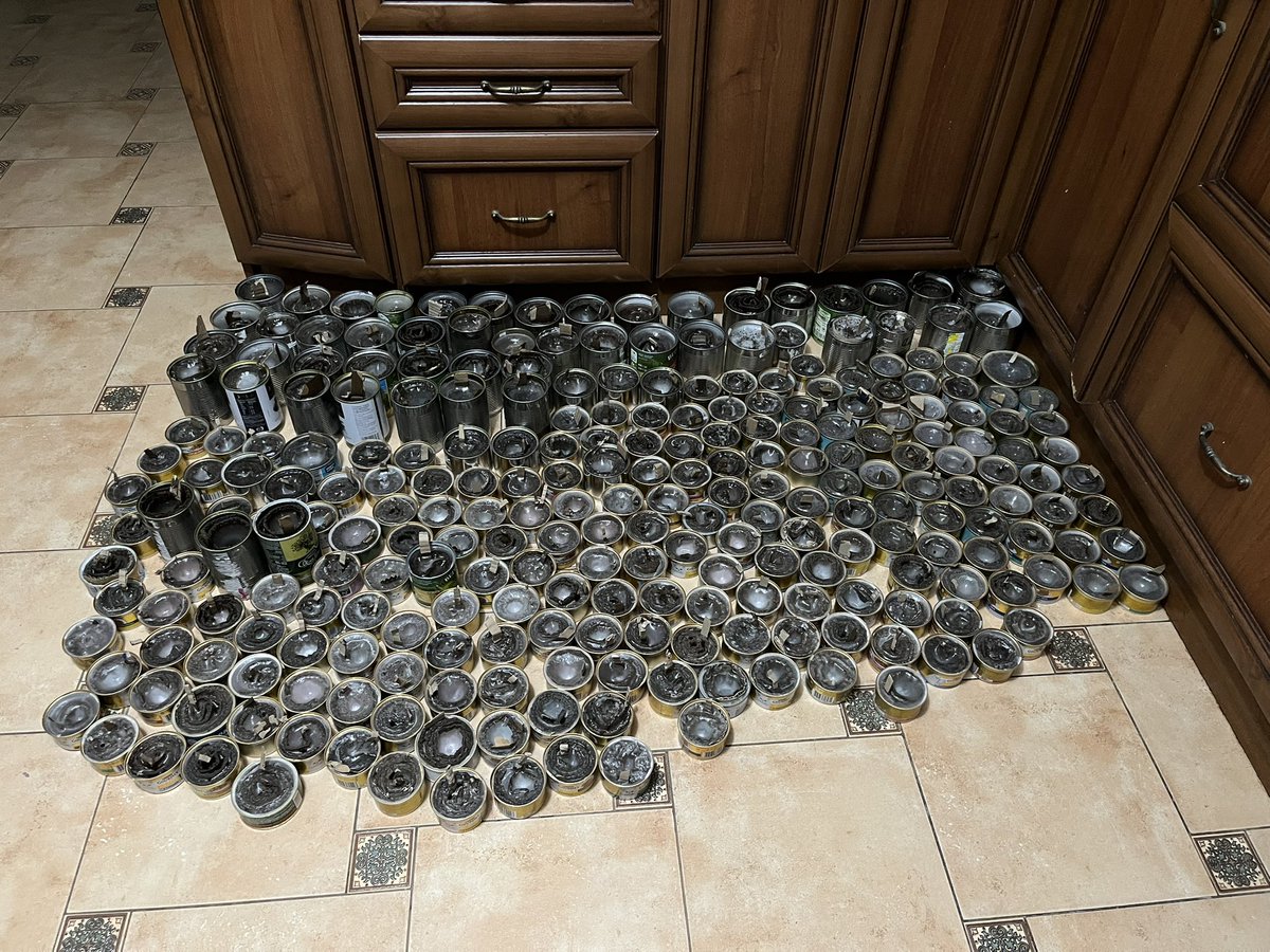 Karinchikk's tweet image. Шановні військові! Є в наявності окопні свічки. Напишіть, кому потрібно, я відправлю вам тепло.