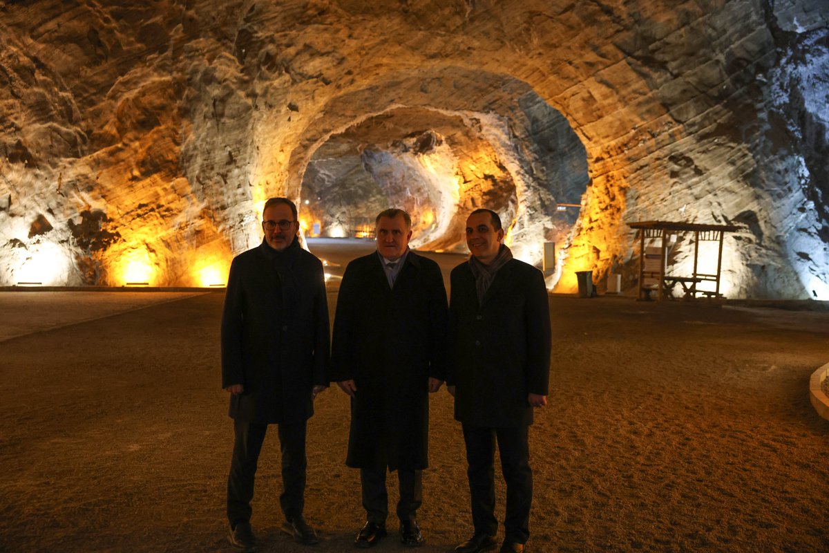 igdirvaliligi's tweet photo. 📍Tuz Mağaraları

Gençlik ve Spor Bakanımız Sn. Osman Aşkın Bak, önceki dönem Gençlik ve Spor Bakanlarım��zdan Sn. Mehmet Muharrem Kasapoğlu, Valimiz Sn. M. Fırat Taşolar ve AK Parti Iğdır Milletvekili Sn. Cantürk Alagöz, Tuzluca ilçesindeki Tuz Mağaralarını ziyaret etti. https://t.co/iLKQLpz483