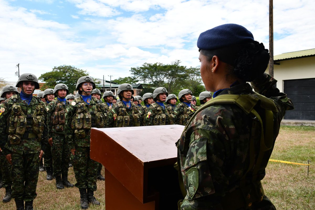 Ejercito_Davaa's tweet photo. El servicio militar en el Batallón de Abastecimientos y Servicios para la Aviación (BAAAS) representa mucho más que el cumplimiento de un deber; es un proceso de transformación profunda donde jóvenes colombianos moldean su carácter y proyectan su futuro.
#IncorpóreseAlEjército https://t.co/8T5qVMjhgf