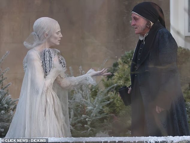 ReemDepp's tweet photo. More…

Johnny Depp as Ebenezer Scrooge! https://t.co/11KeSOb6eD