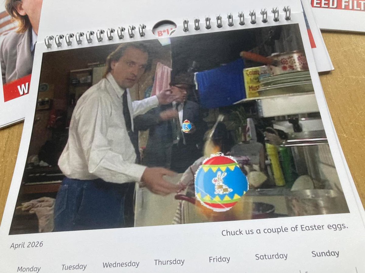 Talking Bottom tweet media