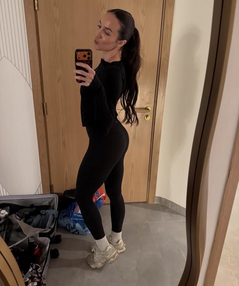 Miss Hot Mess. tweet media