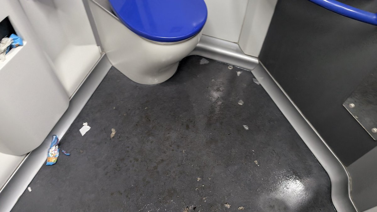 Juo (They/Them) 𓅃 tweet media