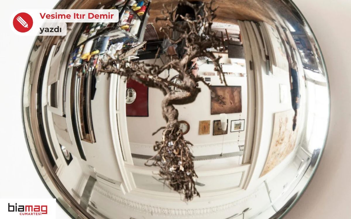 bianet_org's tweet photo. #biamag | Egodan logosa bir harita: Ayna - “ben” bin parça 

✍ Vesime Itır Demir, İsmet Doğan’ın “Ayna: Ben Bin Parça” kitabını sanat, beden ve özne tartışmaları üzerinden değerlendirdi. 

https://t.co/xQTLb0aDJ1 https://t.co/ZD5TFy35F1