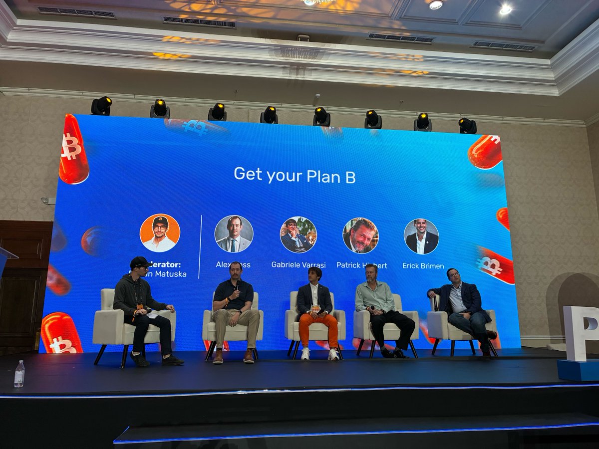 ⏰ Last panel of the morning on the P2P Stage!

“Get Your Plan B” with <a href="/AlexDVoss/">Alex</a>, <a href="/gvarrasi_/">Gabriele Varrasi</a>, <a href="/PatrickHiebert/">Patrick Hiebert</a> and <a href="/erickbrimen/">Erick A. Brimen</a>, moderated by <a href="/dusan_matuska/">Dusan Matuska</a>, is happening now.

#PlanBForum