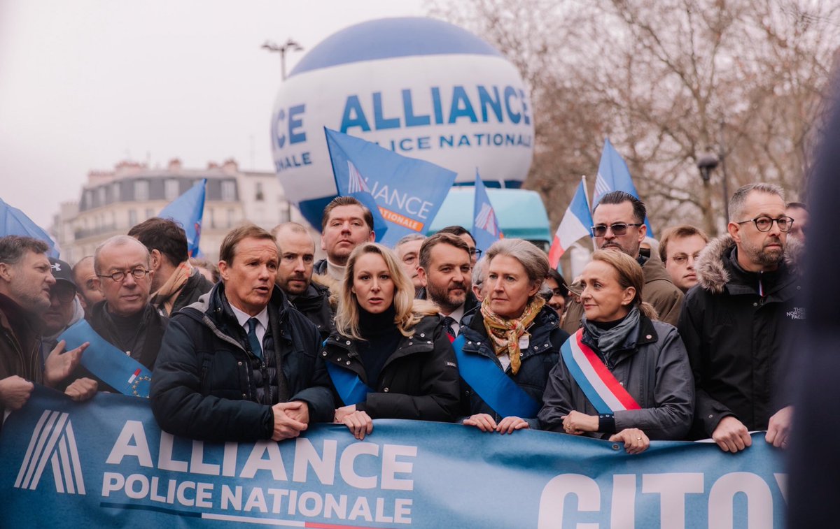 Tiens tiens, le FN a sorti Dupont Aignan du formol…
