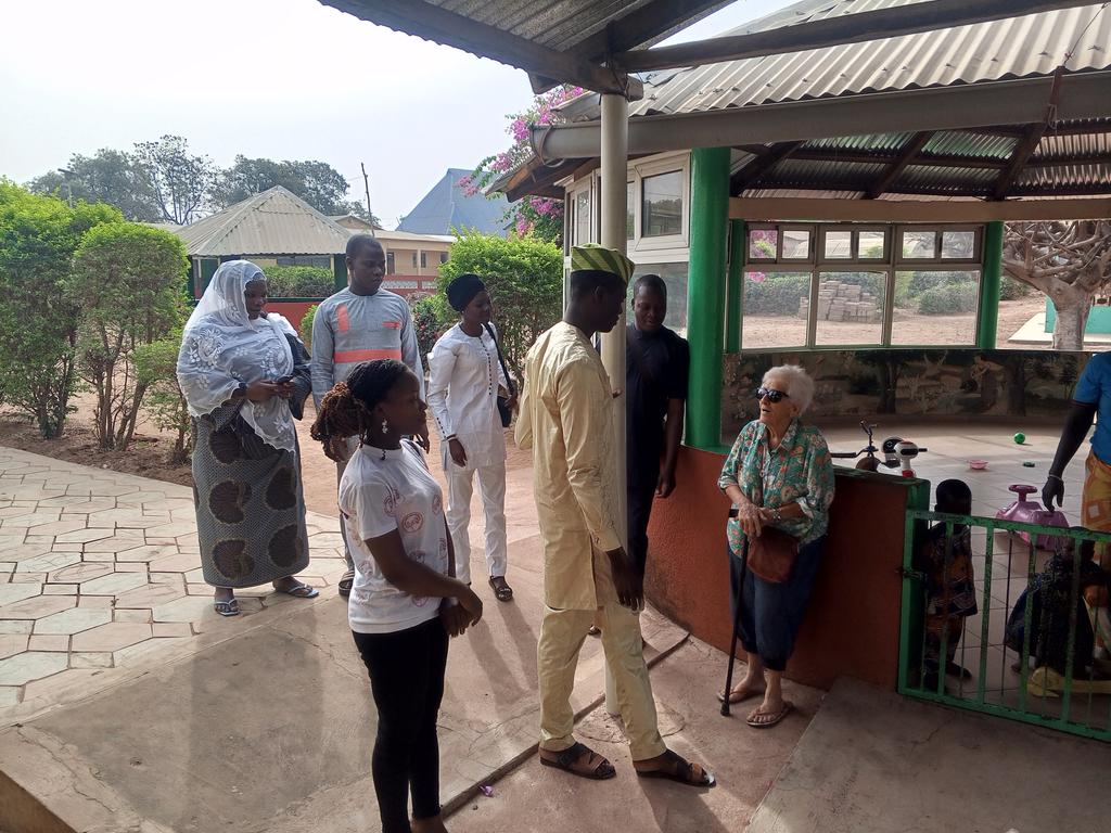 Pari gagné ! <a href="/UReportBenin/">U-Report Benin</a> Pèrèrè, la Mairie des Jeunes, l'ONG La Voix des Enfants &amp; <a href="/REJEADD/">REJEADD-ONG</a> ont remis ce 31/01 les dons à l'orphelinat Sœur Albertine. Des sourires qui en disent long sur l'impact de votre générosité. Merci ! 💙 #Solidarité #Pèrèrè #Unicef