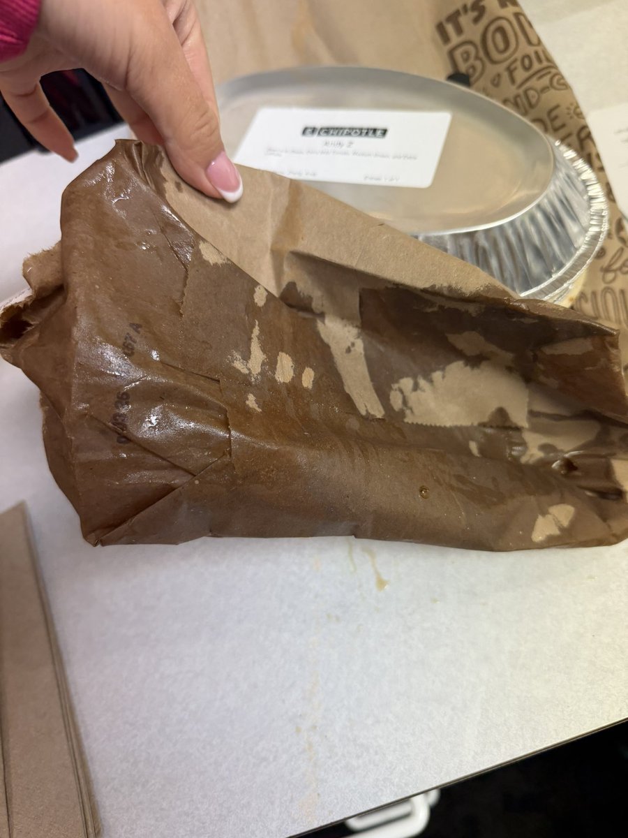 SushiTheCursed's tweet photo. @ChipotleTweets A+ packing. https://t.co/62N3jseHTT