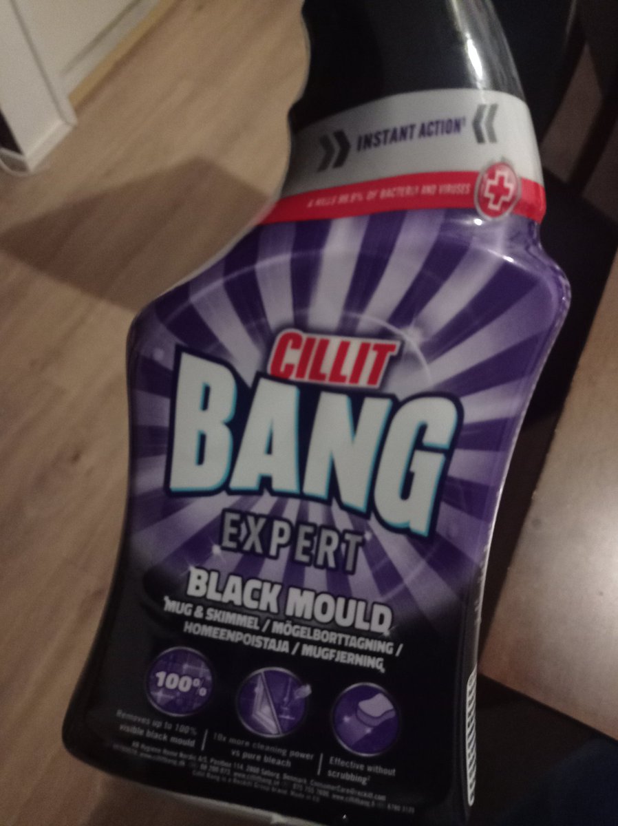 makek___'s tweet image. Vahva suositus tälle jos kylppärin jynssäys tökkii. On helppoo. Suihkuttaa aineen, antaa hetken vaikuttaa ja huuhtoo pois.👍