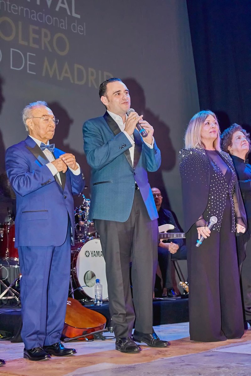 RafaelBasurto's tweet photo. Gracias a #josemiguelGonzalezrobles y al grupo #mocedades  por su apoyo y la #emotivasorpresa https://t.co/Mh8LTP4XCA