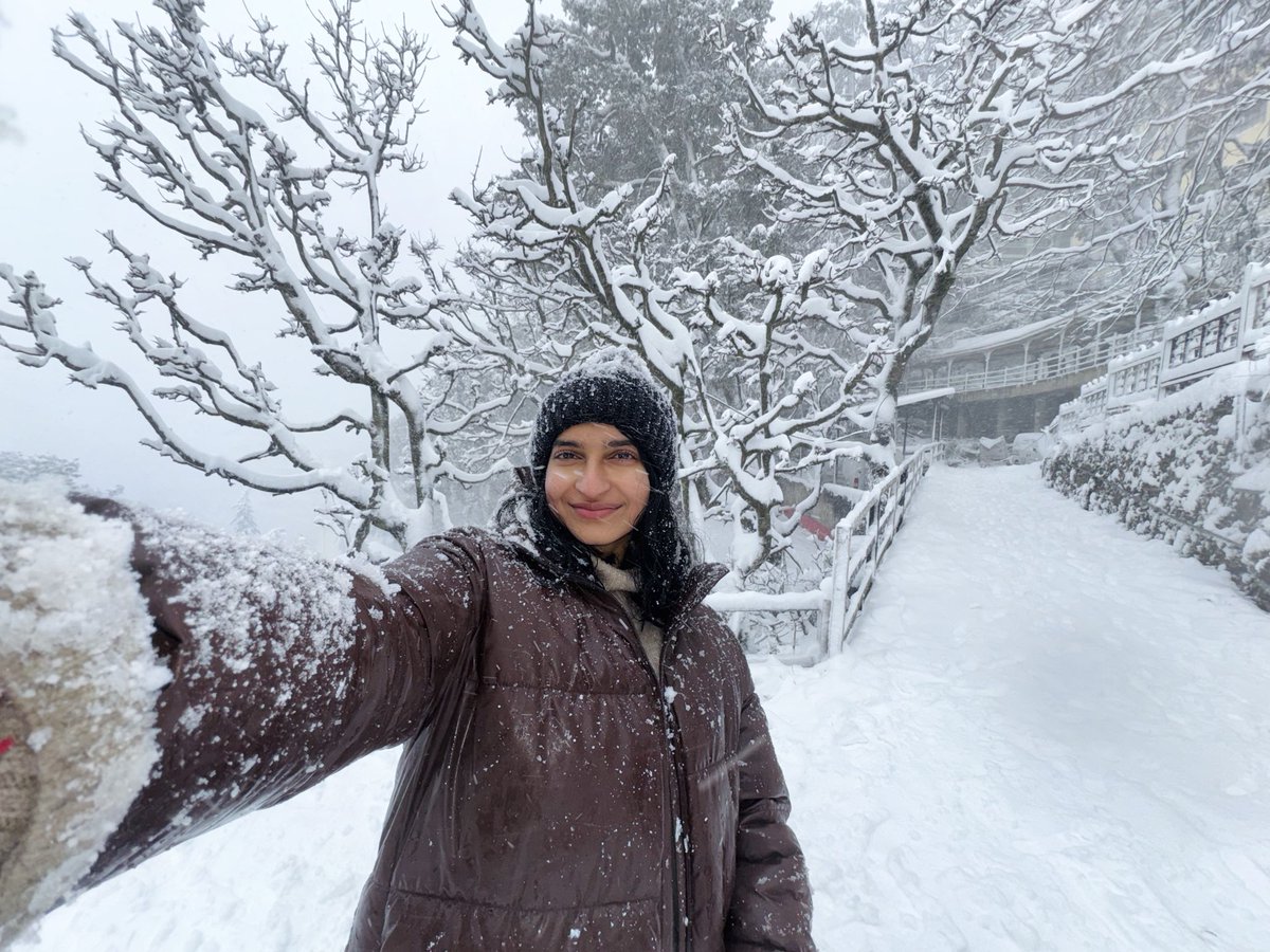 tanikshadeolia's tweet photo. and it SNOWED https://t.co/dThdiwsCXV