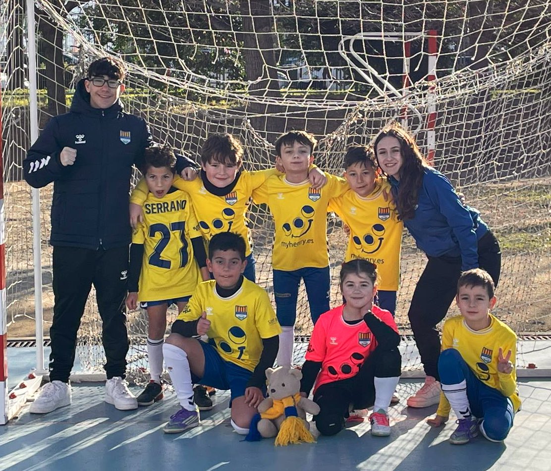 cfssantboi's tweet photo. Benjamín B 5-3 Club Esportiu CCR Gavá
Resultado final de la jornada 💛💙 #CFSSantBoi #unescutunafamilia https://t.co/8hENdYiG4e