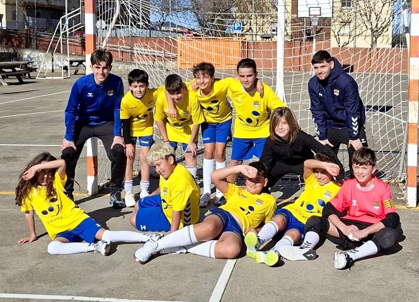 cfssantboi's tweet photo. Alevin B 5 0 Gava Lopez
Resultado final de la jornada 💛💙 #CFSSantBoi #unescutunafamilia https://t.co/Qiq5uRzTqT