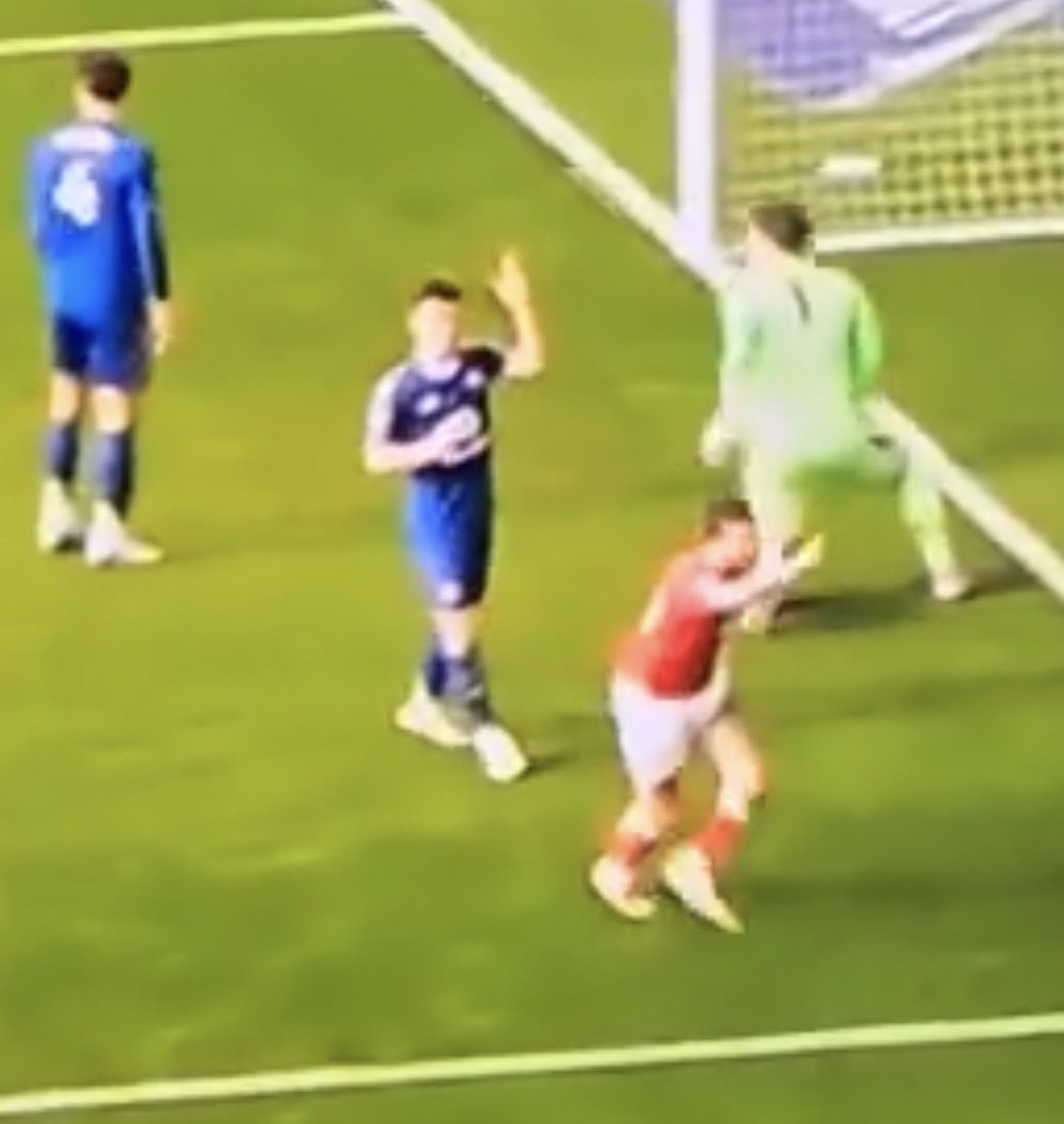 nettel7's tweet image. Put your hand up if your w*nk . Thanks Luke Thomas 🙋🏻‍♂️ #LCFC