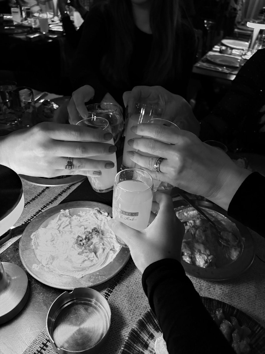 _CravingLady's tweet image. #KızGecesi 🖤