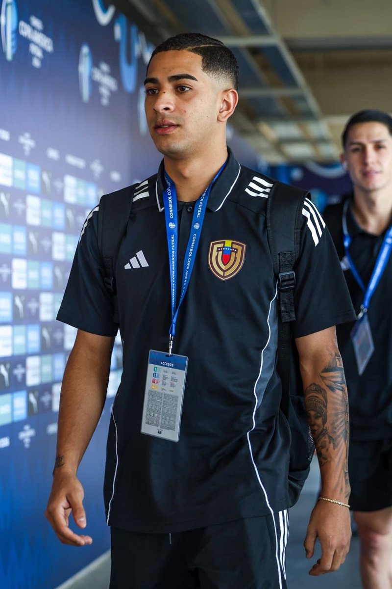 FutsalFVF's tweet photo. 📍 𝐋𝐥𝐞𝐠𝐚𝐦𝐨𝐬 𝐚𝐥 𝐂𝐎𝐏 𝐀𝐫𝐞𝐧𝐚 - 𝐎𝐬𝐜𝐚𝐫 𝐇𝐚𝐫𝐫𝐢𝐬𝐨𝐧 😎

A retar la historia. 

#SiempreVinotinto🇻🇪 https://t.co/Kwyxg9Fwdy