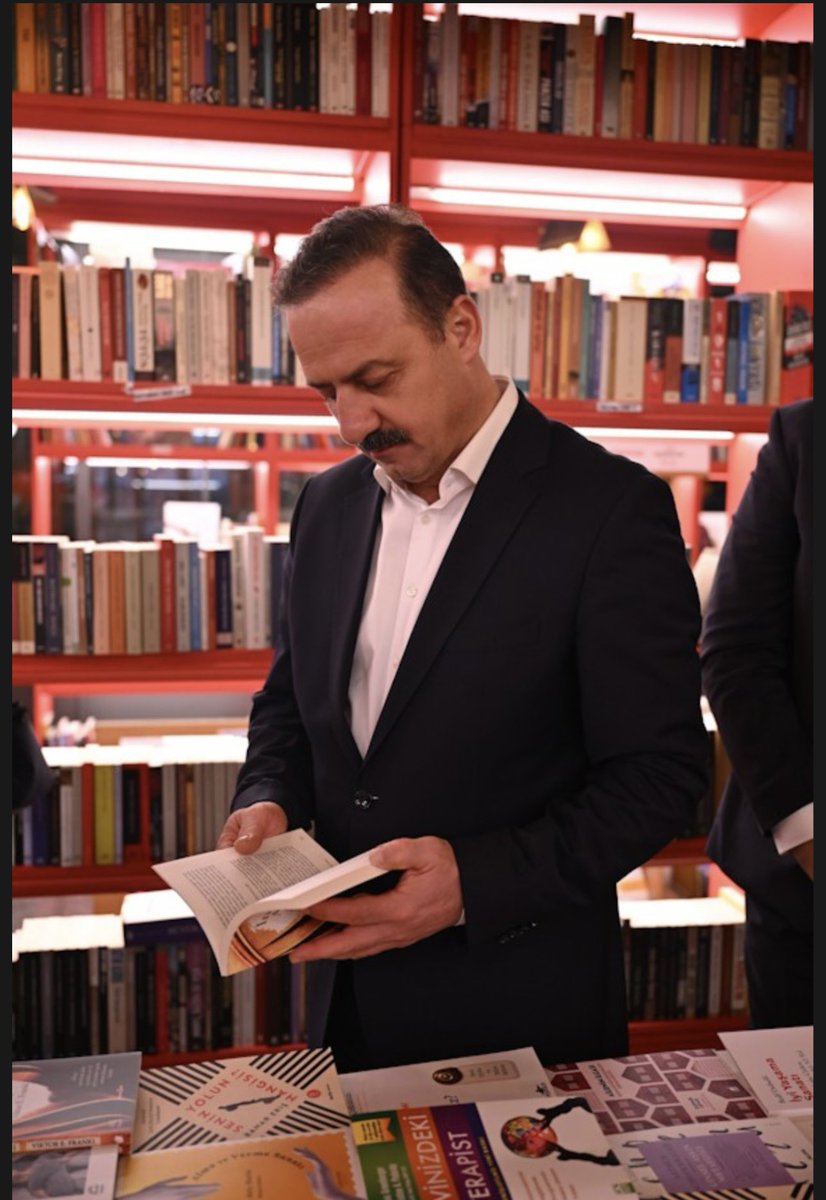 Bugün İçin Bir Değerlendirme;

Kültür politikası, bir ülkenin kendini, içinde yaşadığı
dünyayı, geçmişi ve geleceği nasıl gördüğünün ifadesidir.

Bu vizyona göre tarih, coğrafya, insan kaynağı ve kurumlar ya bir destek olarak yahut bir engel olarak algılanır. 

Memleketimizin