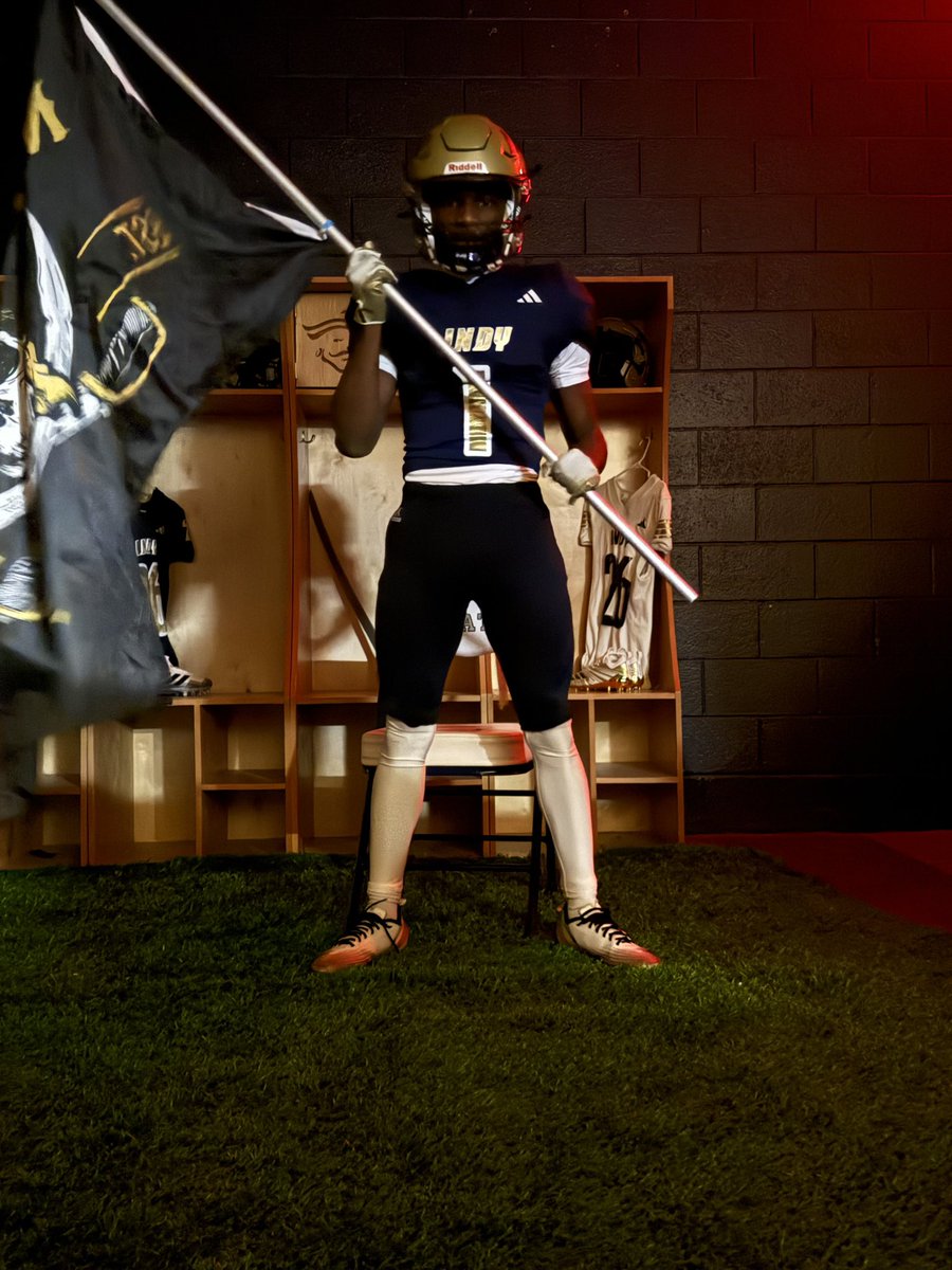 #AGTG I wanna say thank you to GOD &amp; everyone who helped me along my journey to help me get to the point im at , I also wanna thank <a href="/KDdagreat58/">Kailon Davis</a> for helping me each step of the way.  Im blessed to announce my commitment to <a href="/DreamU_IndyFB/">Indy CC Football</a> .  #DreamU Go Pirates 🏴‍☠️  
<a href="/CoachDonerson/">Keith Donerson</a>