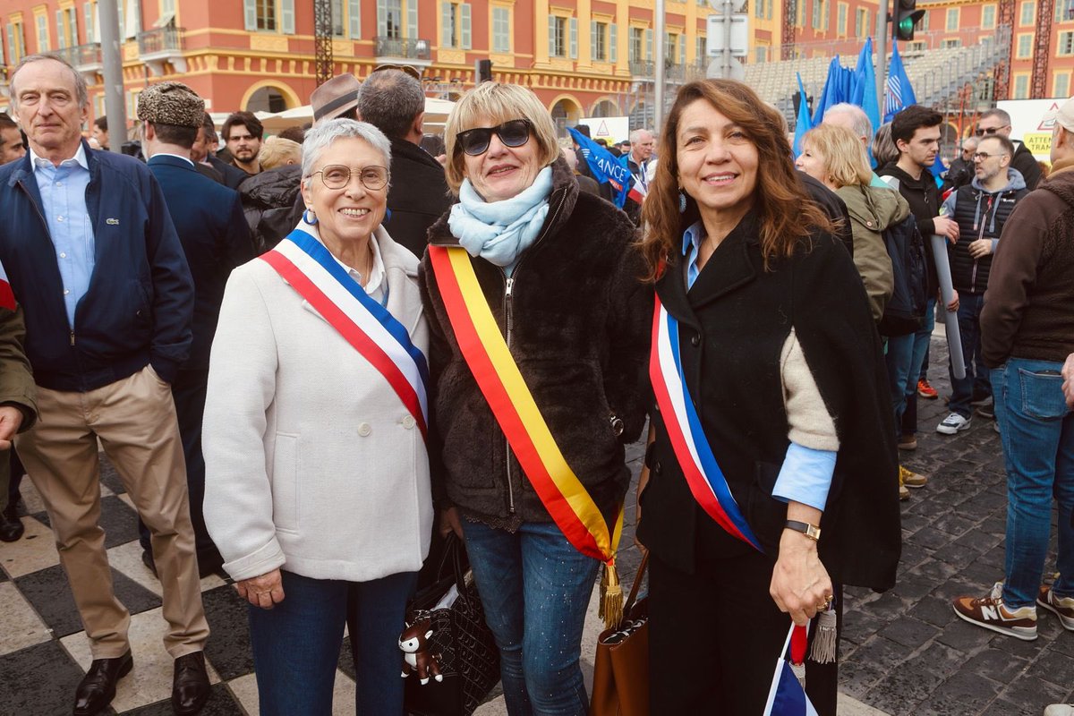 🇫🇷Aujourd'hui à #Nice06 avec <a href="/O_de_Gubernatis/">Odile Tixier de Gubernatis</a> et <a href="/Pozzo_diBorgo/">Geneviève Pozzo di Borgo</a> pour soutenir et défendre ceux qui nous défendent !