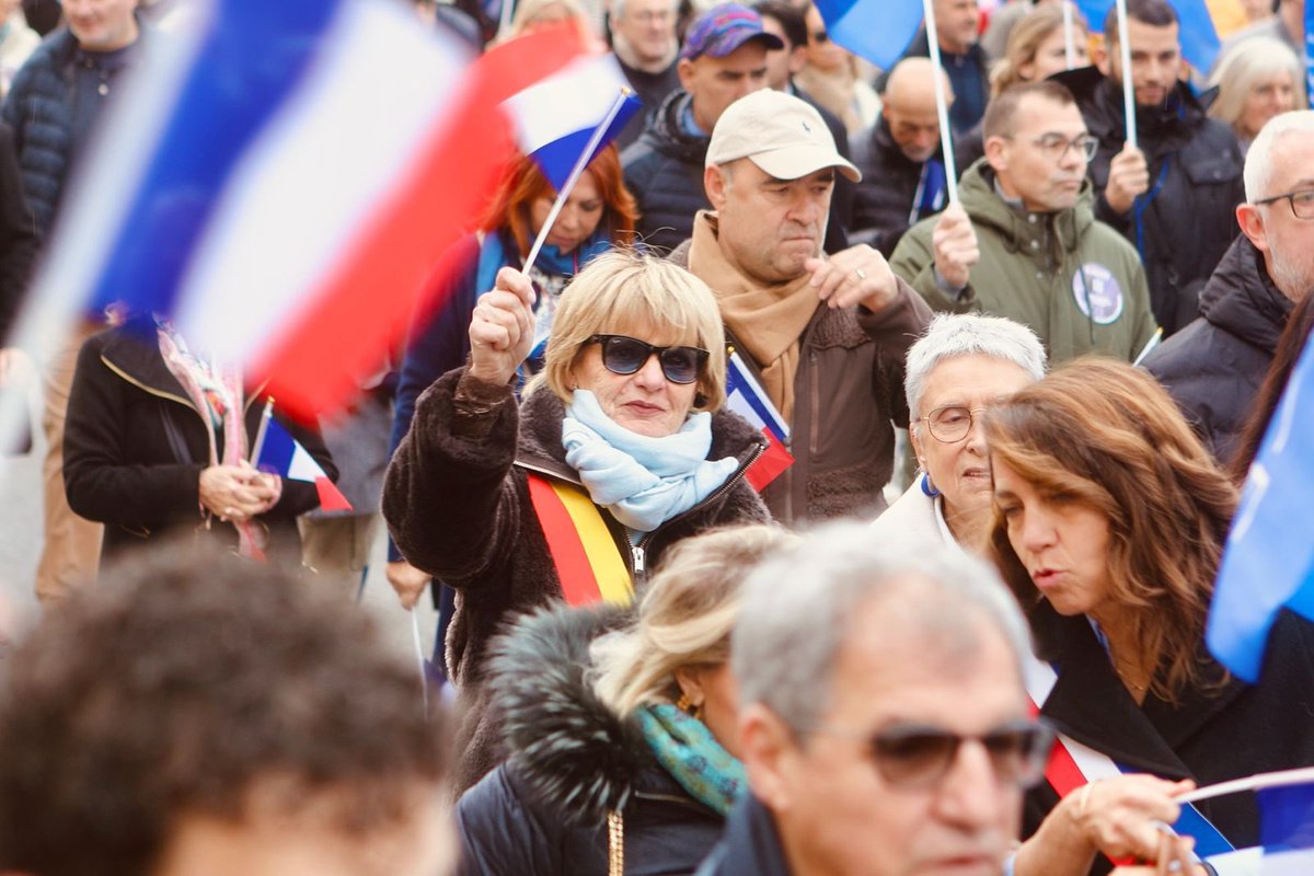 Delpech_V's tweet photo. 🇫🇷Aujourd'hui à #Nice06 avec @O_de_Gubernatis et @Pozzo_diBorgo pour soutenir et défendre ceux qui nous défendent ! https://t.co/5qXNEN2QV9