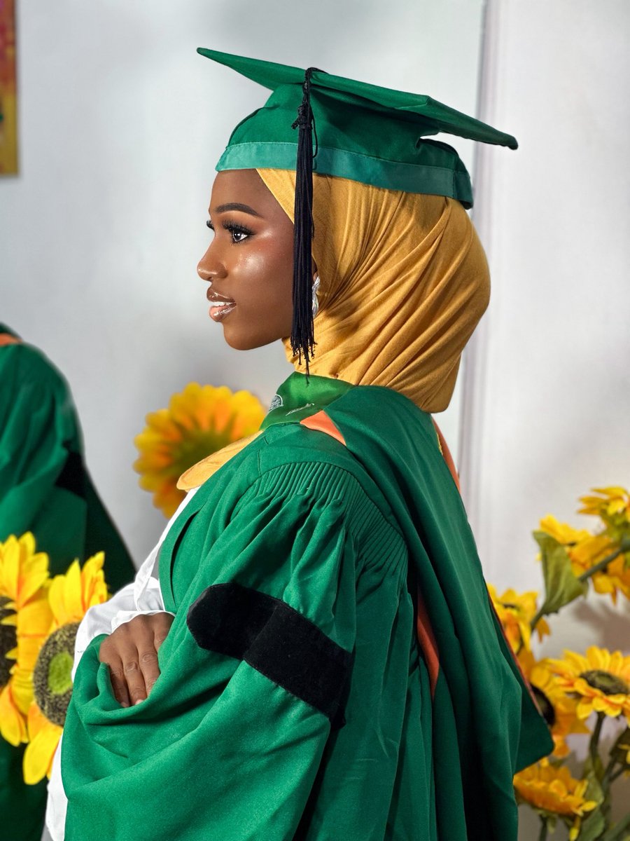 Olajumokhe10's tweet photo. Alhamdulillah!
Officially a graduate๐โจ
Dream achieved. Grateful. Blessed ๐
Congratulations to me on my convocation ๐
#Abusites #ABUConvocation2026 #ABU45thConvocation #abuzaria https://t.co/9Z826hhPwo