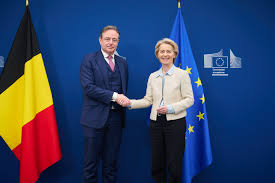 PrompoNews's tweet photo. 9/9 Por ejemplo, Bélgica posee Récord mundial (negativo) en formar un gobierno: 541 días (elecciones junio 2010 → gobierno diciembre 2011, con Elio Di Rupo). 

O los numerosos casos de corrupción recientes. https://t.co/GGIyFxnMql
