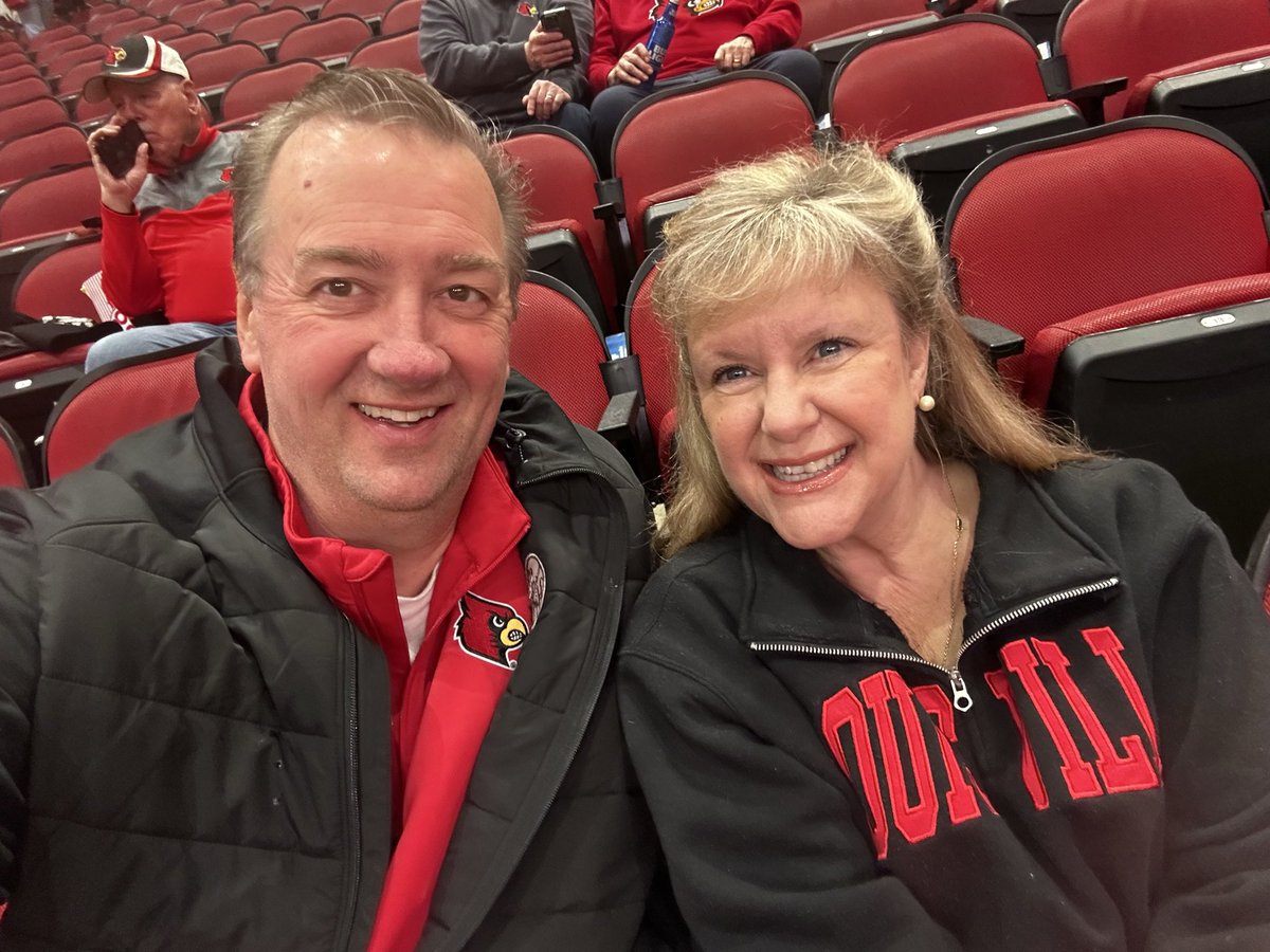 stevespurlock's tweet photo. Here to watch the Cardinals take on the Mustangs. #GoCards https://t.co/jraWyOSNrV