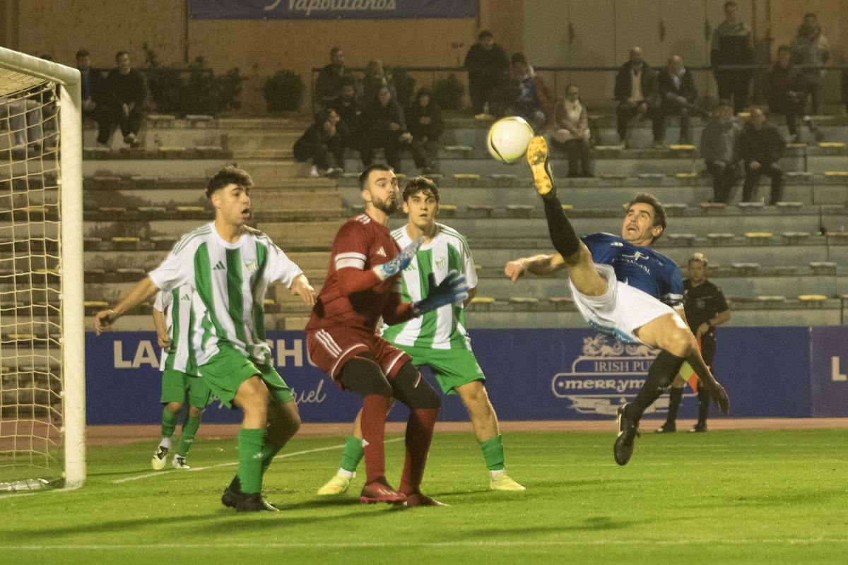 RT si crees que este señor es de otro planeta. 

💙 ¡Leyenda <a href="/Carrionpedro/">Pedro Carrión padial</a>!

#CDSanFernando1940