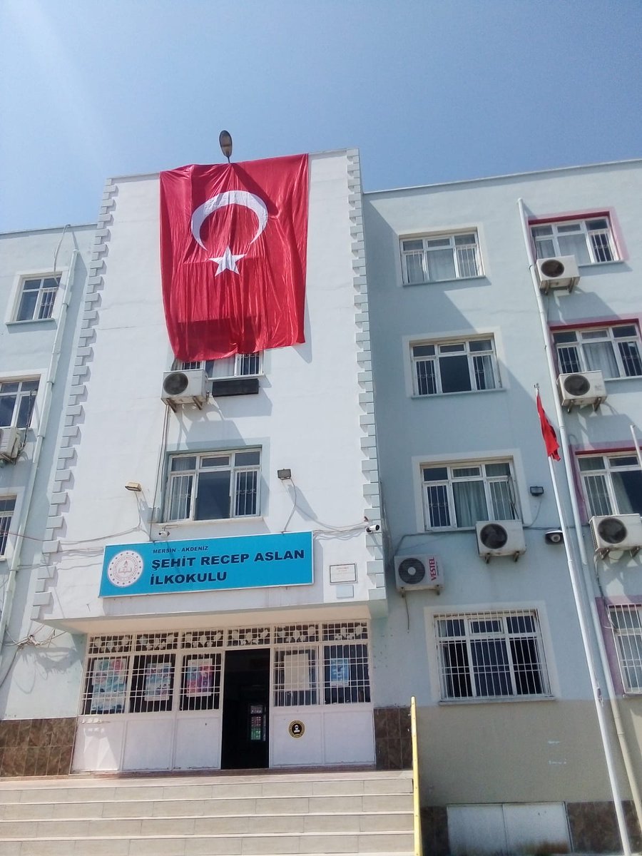 #İstiklalBayraklaİstikbalMaarifle