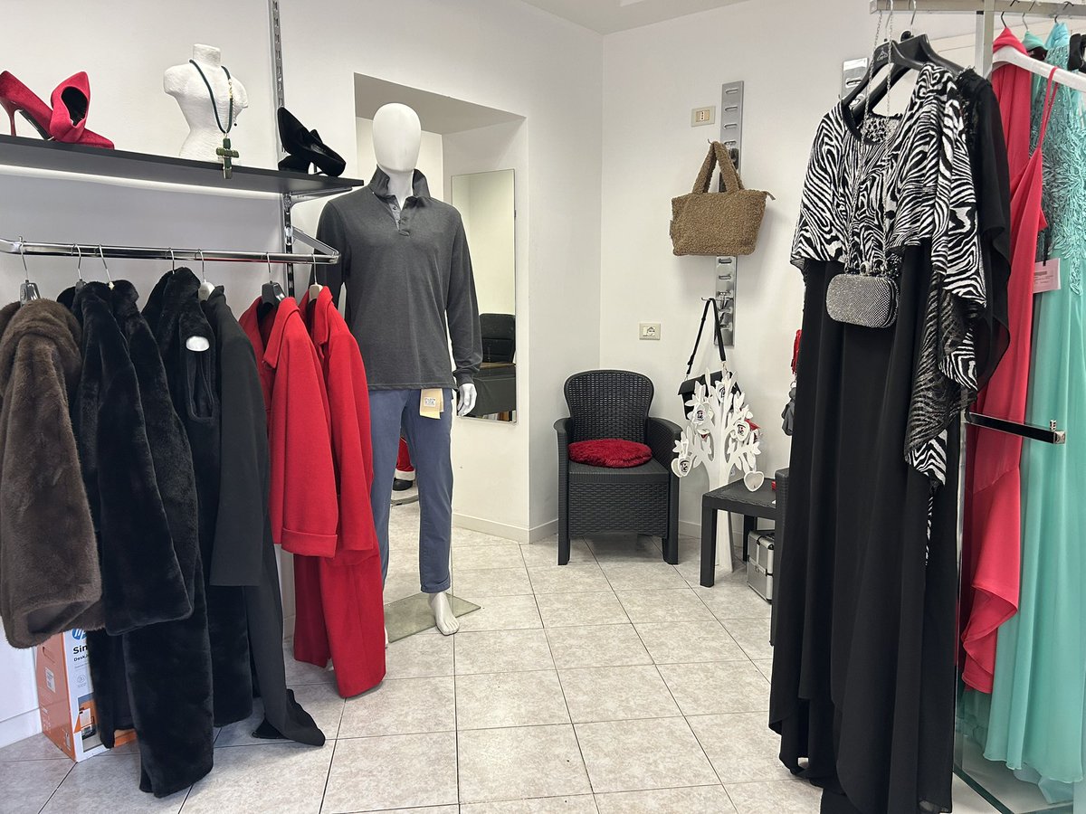 A Ponte Galeria da Tic Fashion nuovo negozio d'abbigliamento! Struttura che promuove l'inclusione sociale e lavorativa. L'attività integra moda e servizi a tutela delle persone con disabilità. Un negozio speciale che unisce imprenditoria, sociale e territorio. #fdi #municipioxi