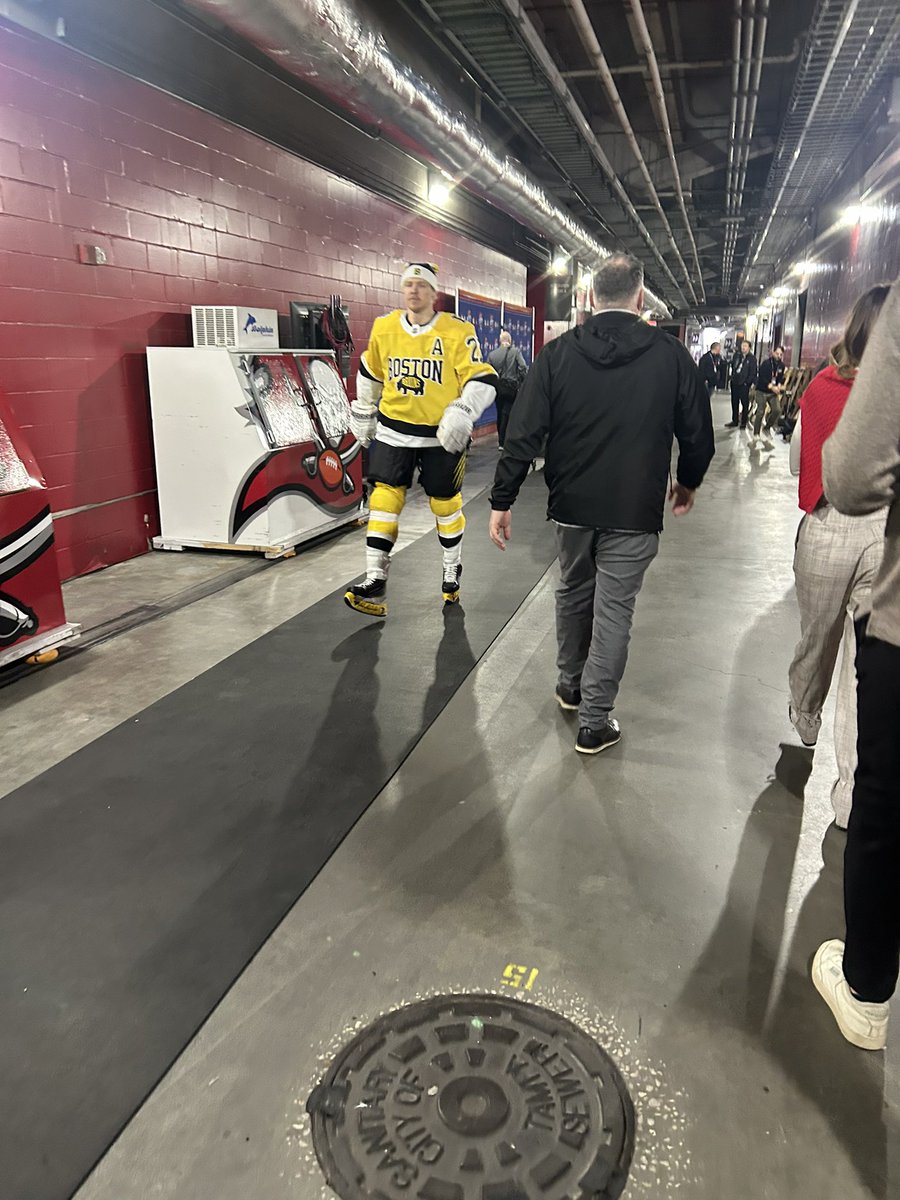 BruinsBenders's tweet image. Here for the Bruins practice at the 2026 NHL Stadium Series! Players and Neely on their way out to the ice.

#NHLBruins #GetBent
#NHLStadiumSeries