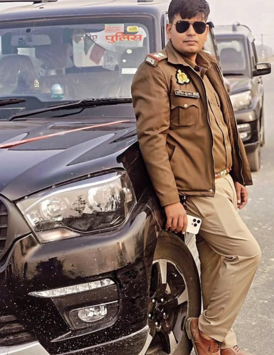 रेडी पटरियों वालों के ठेले मिनट के अंदर ही पलटा देने वाली पुलिस ,

अभी तक बलात्कार के आरोपी अपने ही दरोगा अमित मौर्य को नहीं पकड़ पाई है,

गरीब आदमी खरबूजे की चोरी में रात भर थाने में बेल्ट जूते लात खाता है,

क्या लगता है उस बच्ची को न्याय मिलेगा?
या फिर स्टाफ होने के नाते छोड़