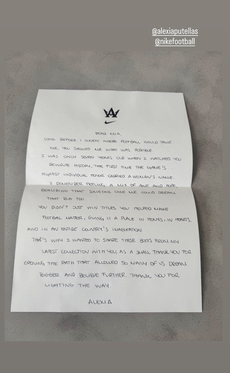 TeamPutellas's tweet photo. Take a look at the special letter Alexia wrote to Mia Hamm:

Dear Mia,

Long before I knew where football would take me, you showed me what was possible.
I was only seven years old when I watched you rewrite history, the first time the game’s highest individual honor carried a woman’s name.

I remember feeling a mix of awe and hope, realizing that someone like me could dream that big too.

You didn’t just win titles, you helped make football matter, giving it a place in homes, in hearts, and in an entire country’s imagination.

That’s why I wanted to share these boots from my latest collection with you, as a small thank you for opening the path that allowed so many of us dream bigger and believe further.

Thank you for lighting the way.

Alexia