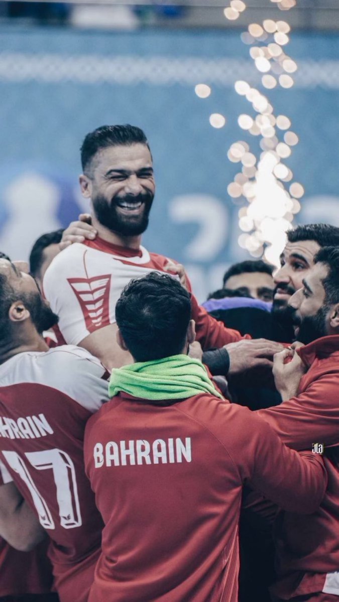 Aliam_1414's tweet photo. اول مره في حياتي اشوف حسين الصياد مايترك كاس البطوله الآسيوية مع انه حقق كؤوس كثيره بس هذا الكاس كان معاند وقال الصياد مايروح برافو عليك ابو علي🇧🇭🇧🇭🇧🇭💛💚💛💚🦅 https://t.co/ycKcFhxTlP