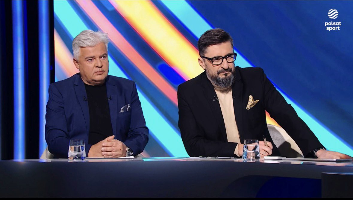 Z_Ligowych_Hal's tweet photo. Zwróćcie uwagę na prowadzących program: @JakubBednaruk i #MarekMagiera. Gdy pan prezes (specjalnie małą literą) Popko opowiada takie „rewelacje” o „mięsie armatnim”…
Reakcja?
Brak.
Zapatrzeni jak w bóstwo, spijają słowa z jego ust.
#Popko
#MiesoArmatnie
#LigaTurecka
#PrezesPLS
#7strefa