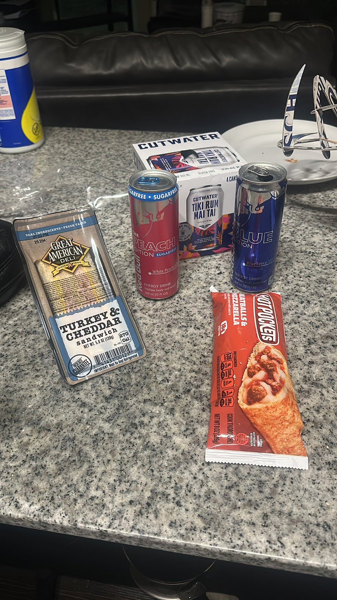 DerekTheGoon's tweet photo. Pregame of champions #bonnieandclyde https://t.co/v9rE3ByCt9